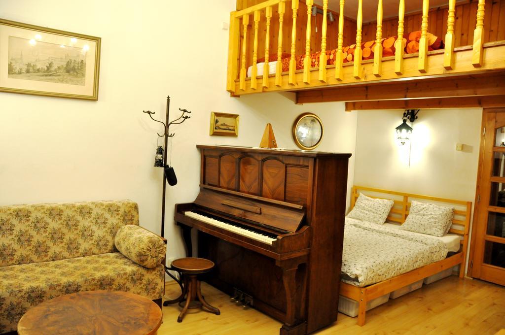Traditional Slovak Apartment Pressburg Exterior foto