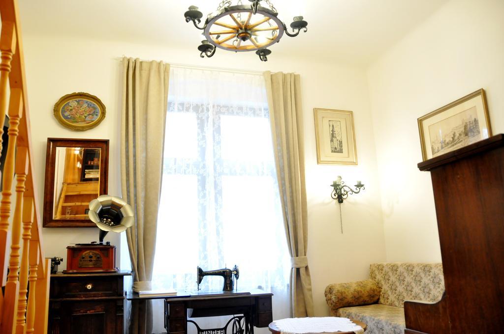 Traditional Slovak Apartment Pressburg Exterior foto